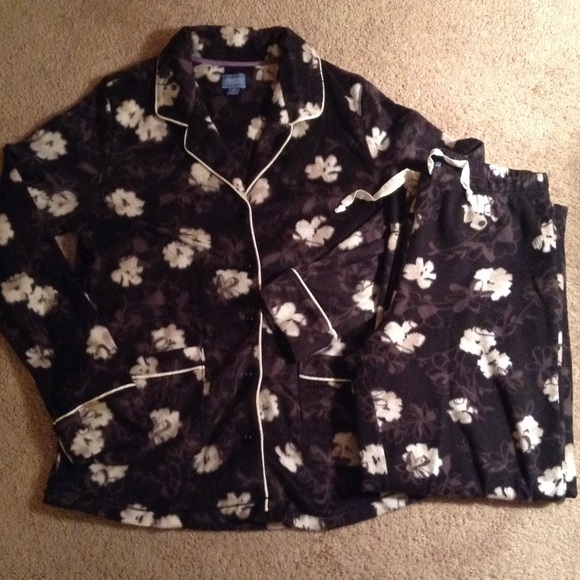 Simply Vera Vera Wang Other - Simply Vera Wang Flowered Flannel Pajamas 2Pc. Set